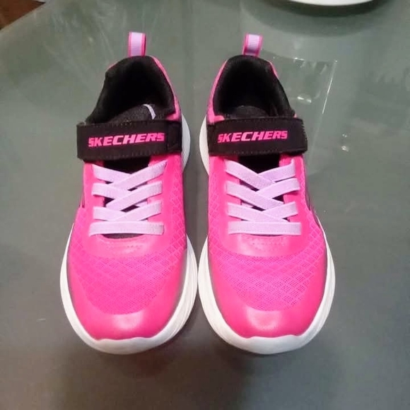 Skechers Kids' Vibrant Pink Sneakers Size 1 Great Cond - Picture 1 of 6